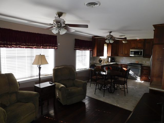 201 NE 8th Street, Springhill, LA 71075