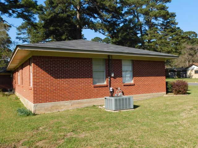 201 NE 8th Street, Springhill, LA 71075