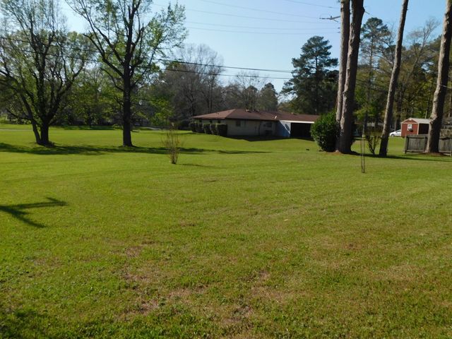 201 NE 8th Street, Springhill, LA 71075