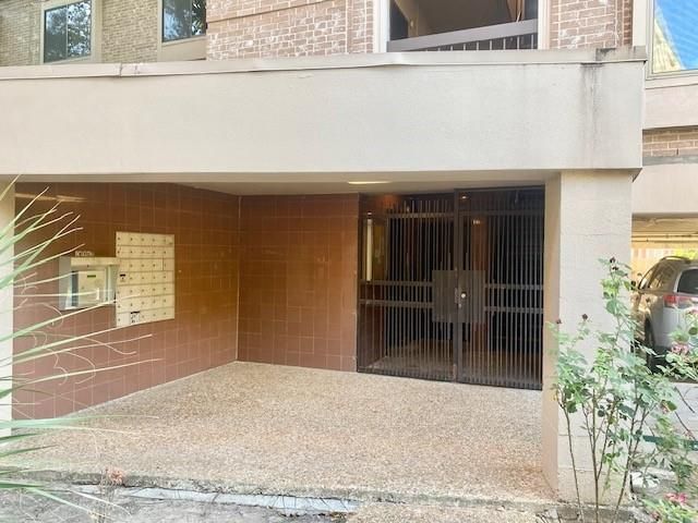 2211 S Braeswood Boulevard 21G, Houston, TX 77030