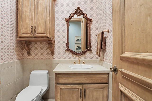 5809 Mistletoe Court, Oklahoma City, OK 73142