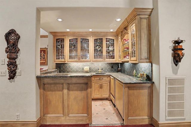 5809 Mistletoe Court, Oklahoma City, OK 73142