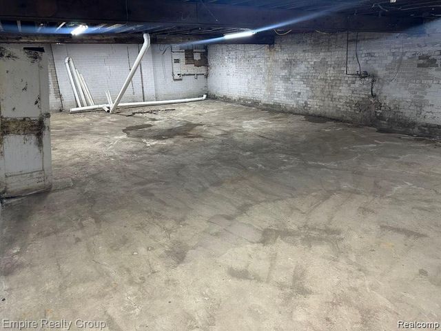 18900 W Warren Avenue, Detroit, MI 48228