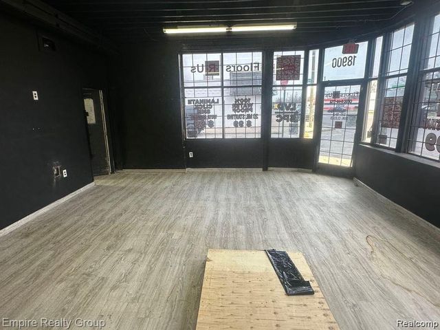 18900 W Warren Avenue, Detroit, MI 48228