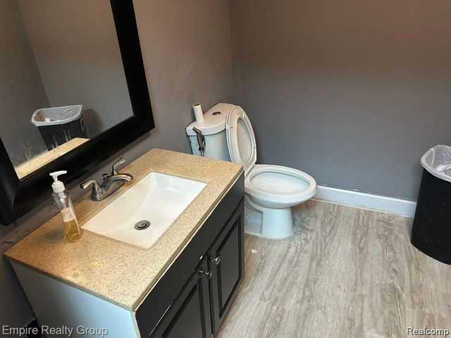 18900 W Warren Avenue, Detroit, MI 48228