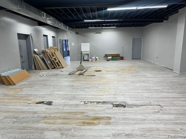 18900 W Warren Avenue, Detroit, MI 48228