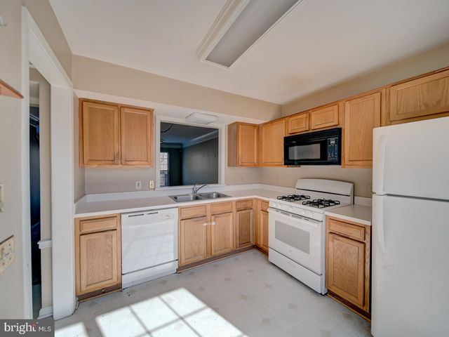 1912 BEEGEE CT, Woodbridge, VA 22192