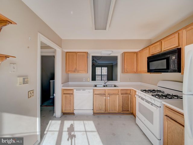 1912 BEEGEE CT, Woodbridge, VA 22192