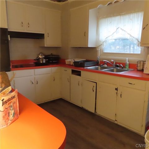 313 Garden City Drive, Salina, NY 13211