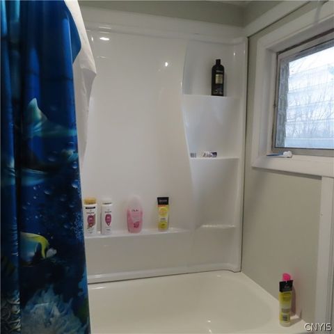 313 Garden City Drive, Salina, NY 13211