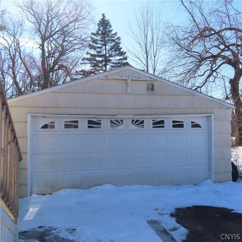 313 Garden City Drive, Salina, NY 13211