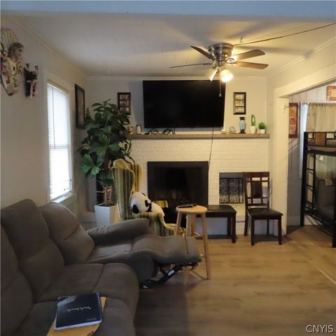 313 Garden City Drive, Salina, NY 13211