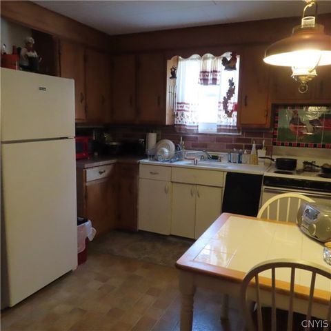 313 Garden City Drive, Salina, NY 13211