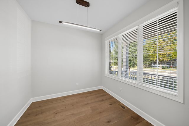 1321 N Webster Street, Naperville, IL 60563