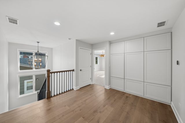 1321 N Webster Street, Naperville, IL 60563