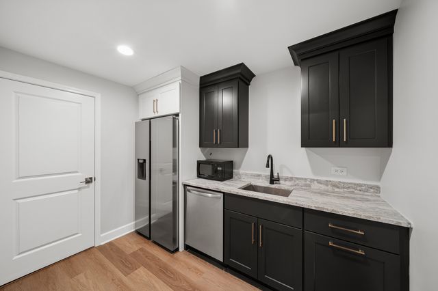 1321 N Webster Street, Naperville, IL 60563