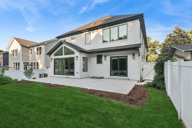 1321 N Webster Street, Naperville, IL 60563