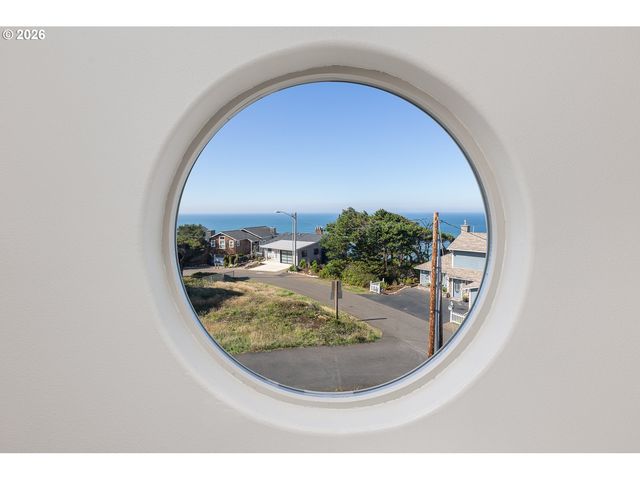 2260 Sw BARD Rd, Lincoln City, OR 97367