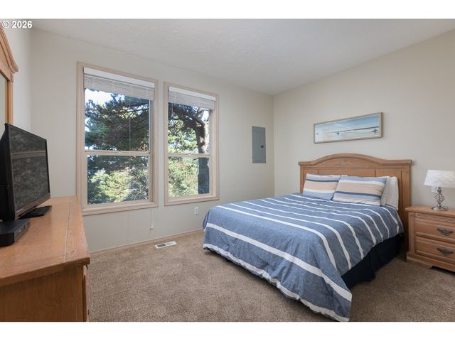 2260 Sw BARD Rd, Lincoln City, OR 97367