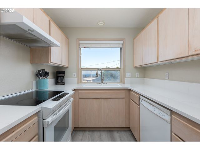 2260 Sw BARD Rd, Lincoln City, OR 97367