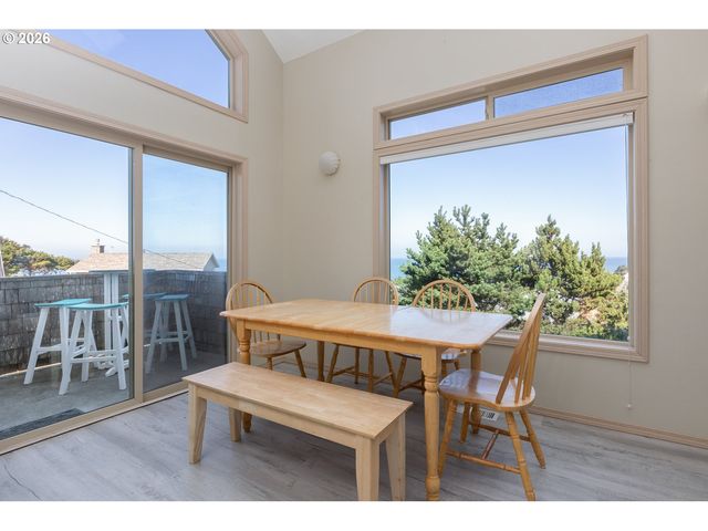 2260 Sw BARD Rd, Lincoln City, OR 97367