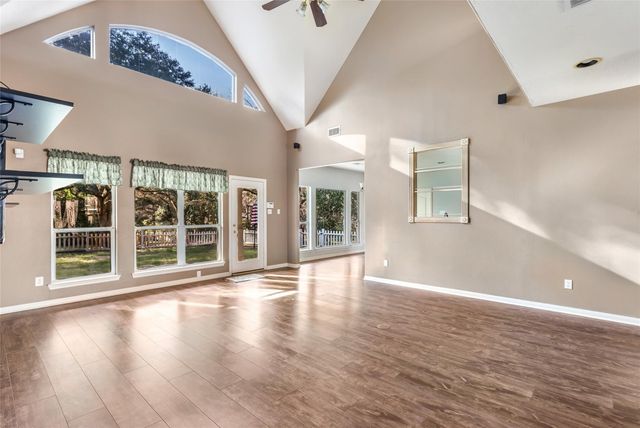 123 Burwell Road, Highlands, TX 77562
