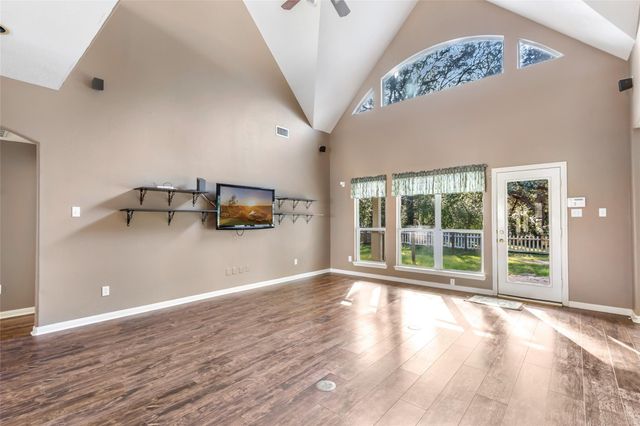 123 Burwell Road, Highlands, TX 77562