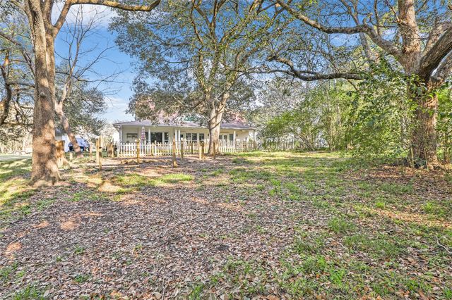 123 Burwell Road, Highlands, TX 77562