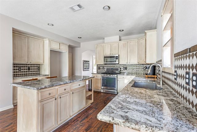 123 Burwell Road, Highlands, TX 77562