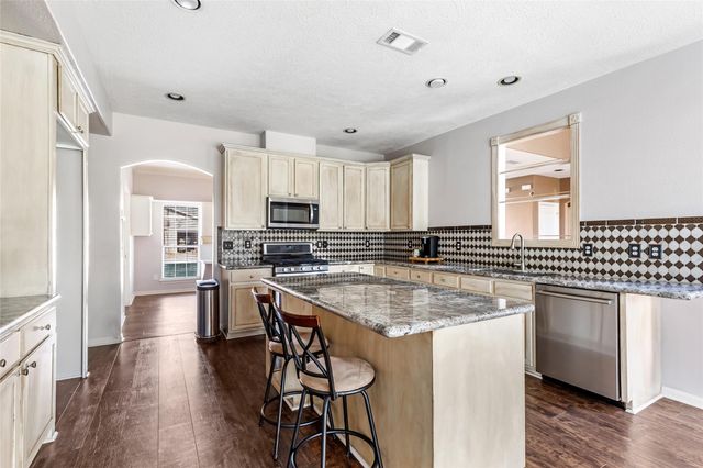 123 Burwell Road, Highlands, TX 77562