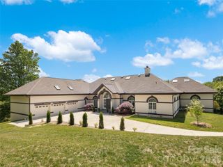813 Rickel Drive, Hendersonville, NC 28739
