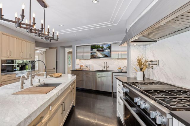 2501 France Avenue S, Saint Louis Park, MN 55416