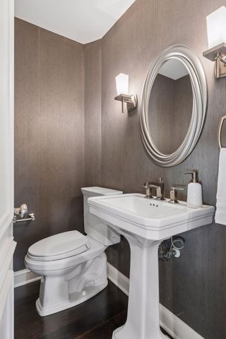 2501 France Avenue S, Saint Louis Park, MN 55416