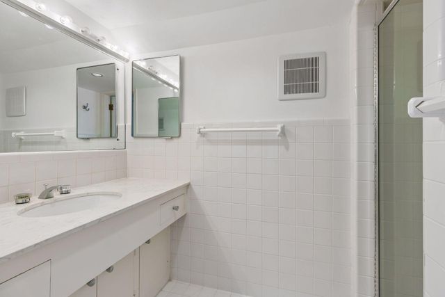 2501 France Avenue S, Saint Louis Park, MN 55416