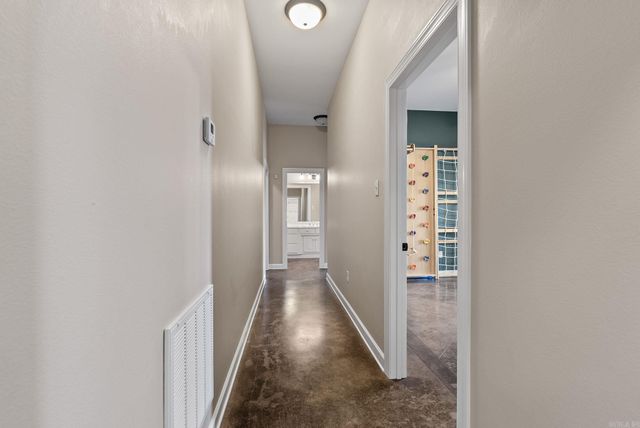 124 Crestview Drive, Maumelle, AR 72113