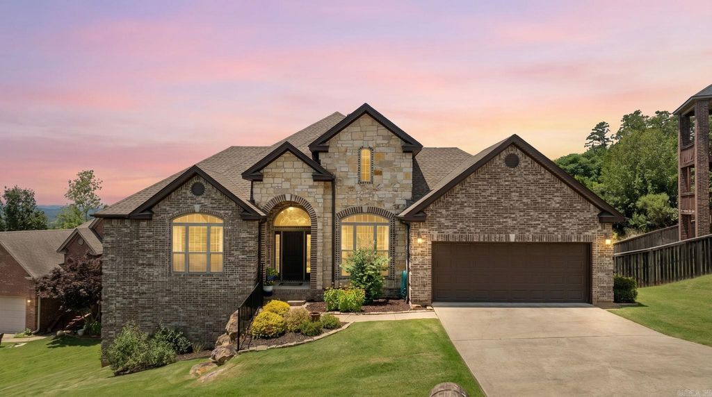 124 Crestview Drive, Maumelle, AR 72113