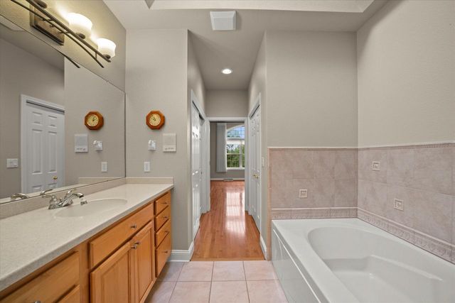 N59W17728 Meadow COURT, Menomonee Falls, WI 53051