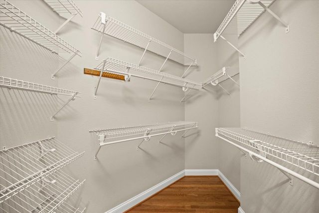 N59W17728 Meadow COURT, Menomonee Falls, WI 53051