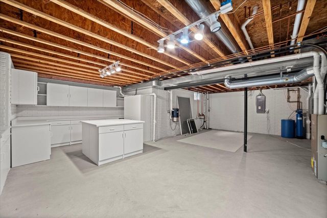 N59W17728 Meadow COURT, Menomonee Falls, WI 53051