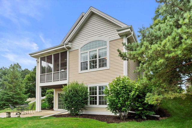 N59W17728 Meadow COURT, Menomonee Falls, WI 53051