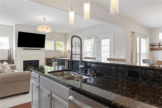 1025 Sullivan LN, Chesapeake, VA 23322