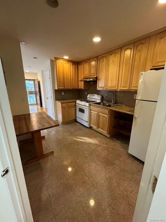 6731 185th Street, Fresh Meadows, NY 11365 — photo 4