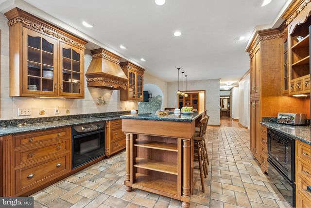 5340 CHANDLEY FARM CIR, Centreville, VA 20120