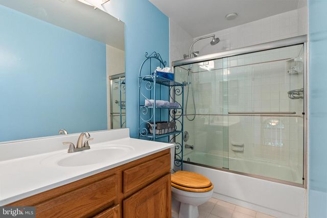 5340 CHANDLEY FARM CIR, Centreville, VA 20120