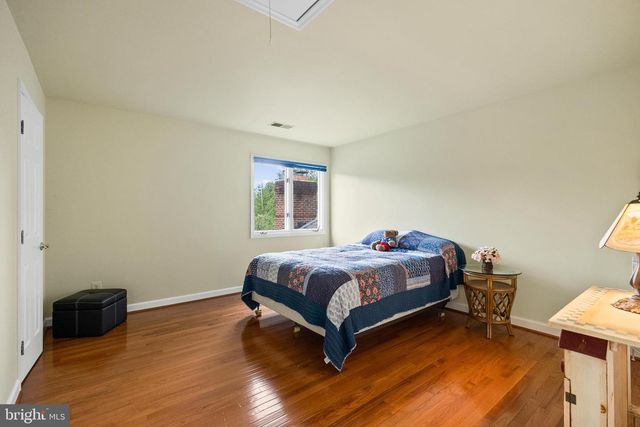 5340 CHANDLEY FARM CIR, Centreville, VA 20120