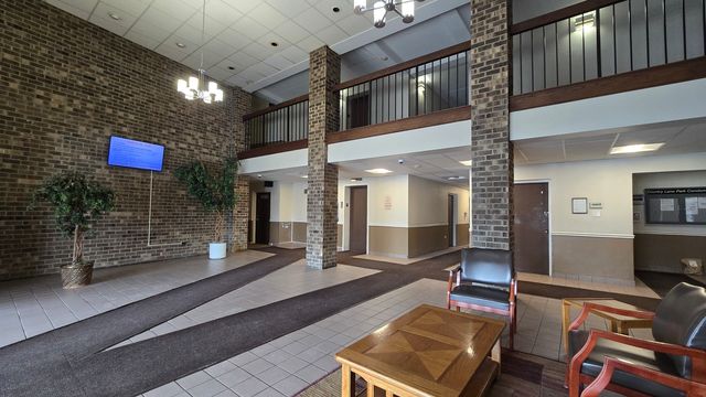 1460 Fairlane Drive 425, Schaumburg, IL 60193