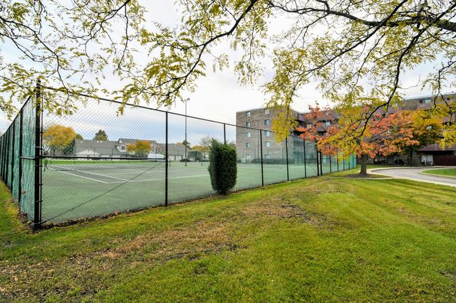 1460 Fairlane Drive 425, Schaumburg, IL 60193