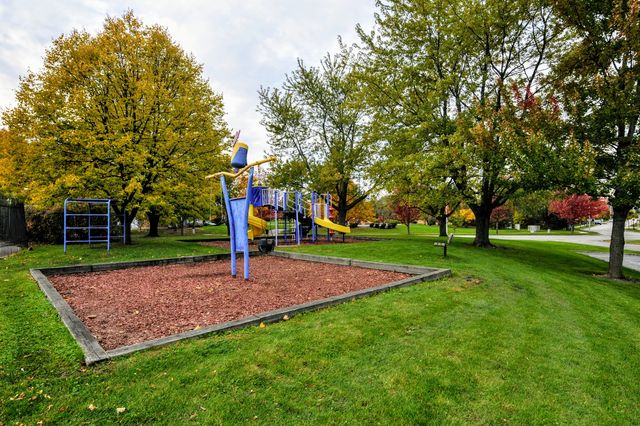 1460 Fairlane Drive 425, Schaumburg, IL 60193