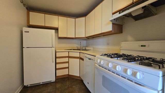 1460 Fairlane Drive 425, Schaumburg, IL 60193