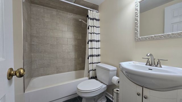 1460 Fairlane Drive 425, Schaumburg, IL 60193